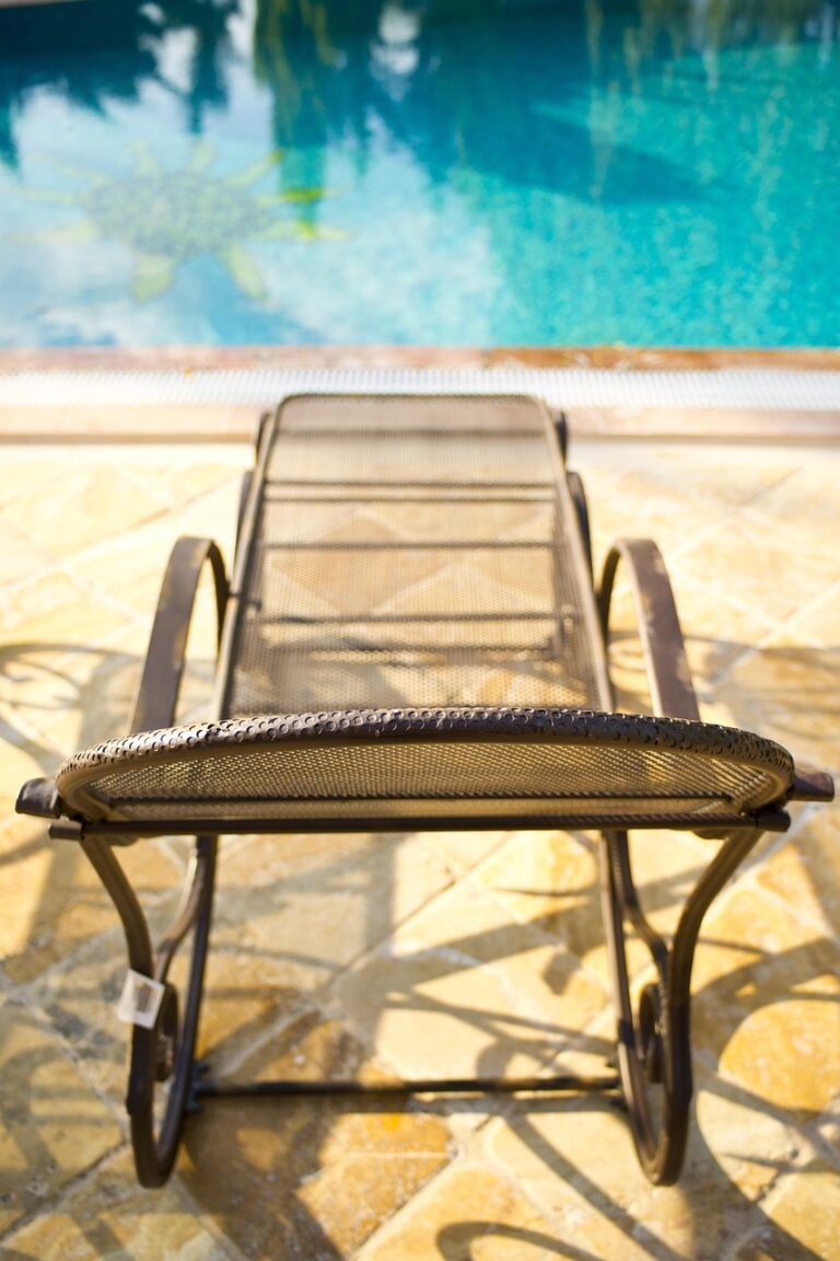 sunbeds 2446875 1280